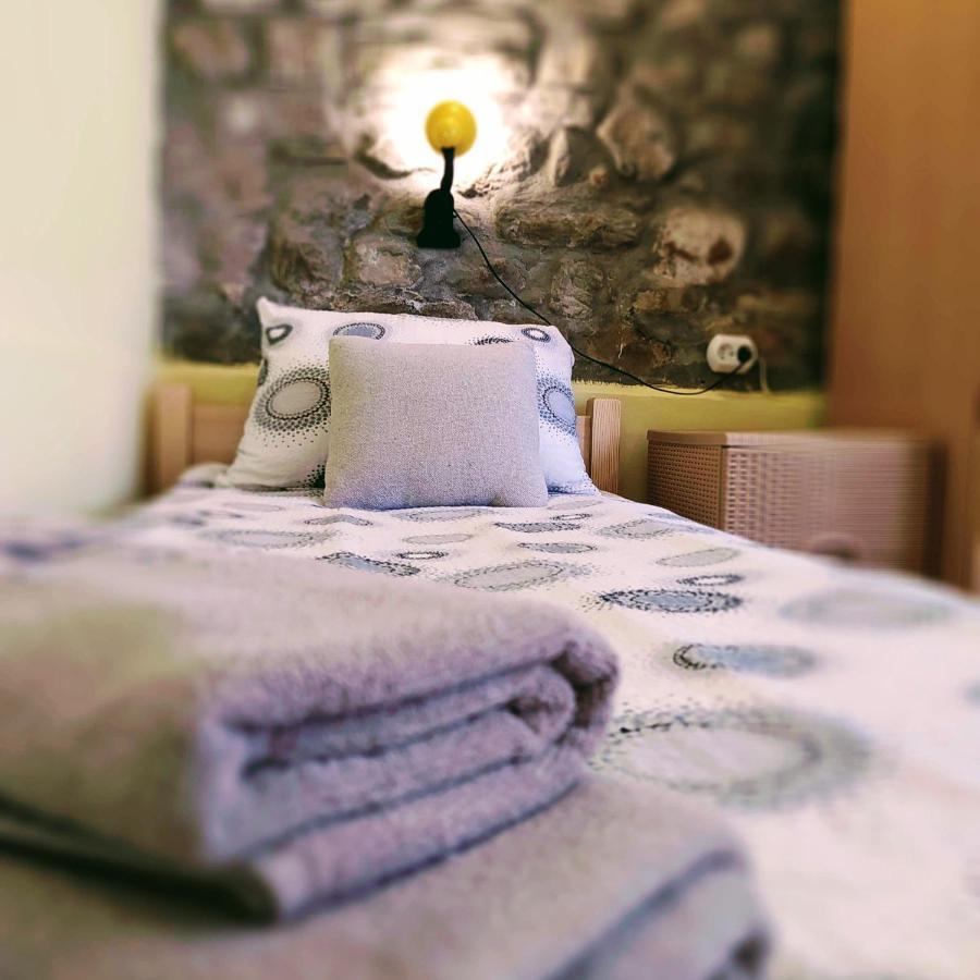 Authentic Guest Stay In The Heart Of Veliko Tarnovo Студио С Изглед Към Царевец Exterior foto